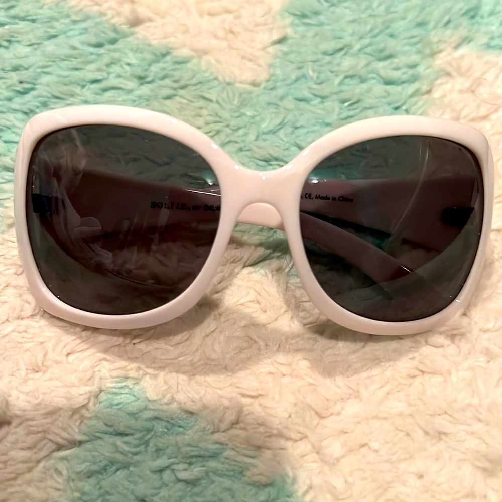 Lady Lynda Del Sol White/Pink Color Changing Sunglasses